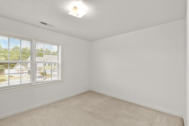 Building Photo - 403 Springwood Dr