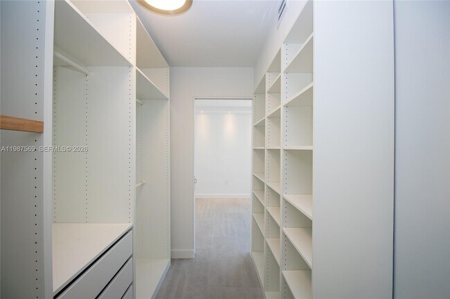 Building Photo - 2899 Collins Ave