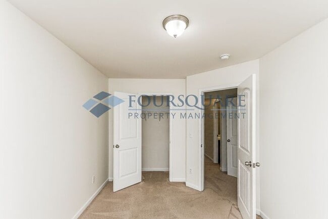 Building Photo - Townhome | Washer/ Dryer Included |Fenced ...