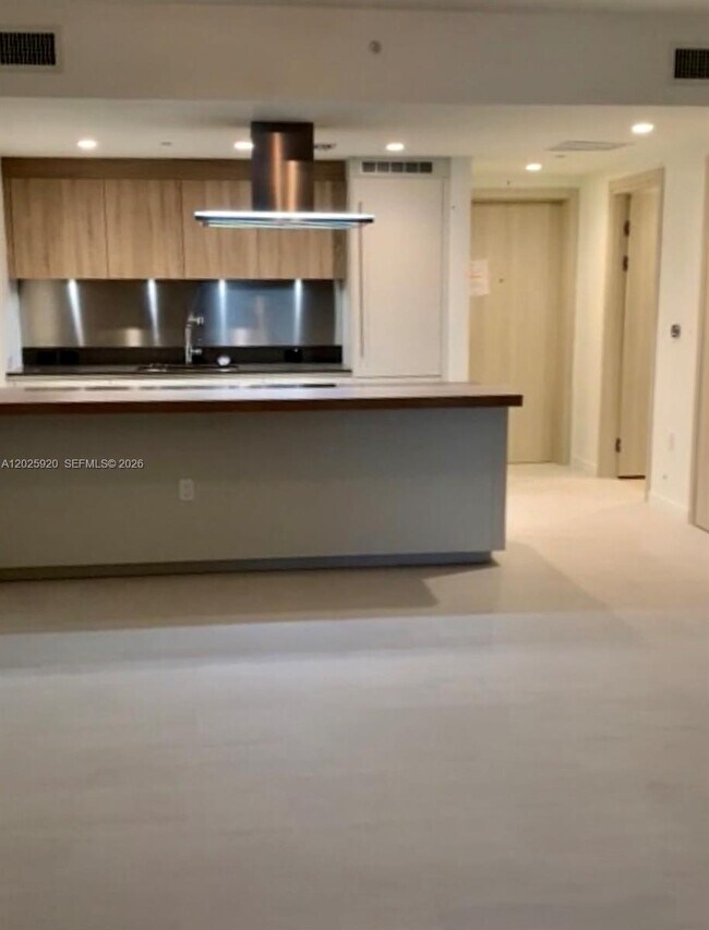 Building Photo - 1000 Brickell Ave
