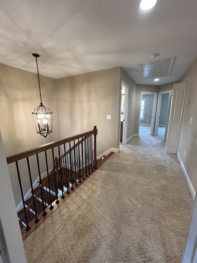 Building Photo - 1629 Brook Hollow Dr