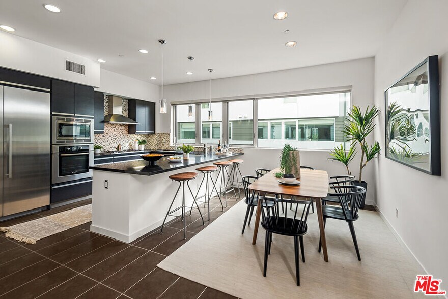 Building Photo - 310 Washington Blvd