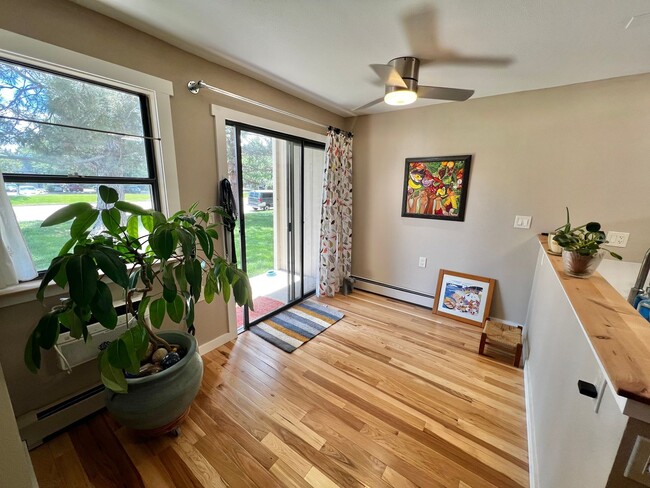 Building Photo - Tastefully updated 1 bedroom, 1 bathroom c...