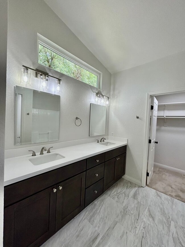 Building Photo - Gorgeous, newly remodeled single story home 3bd 2ba