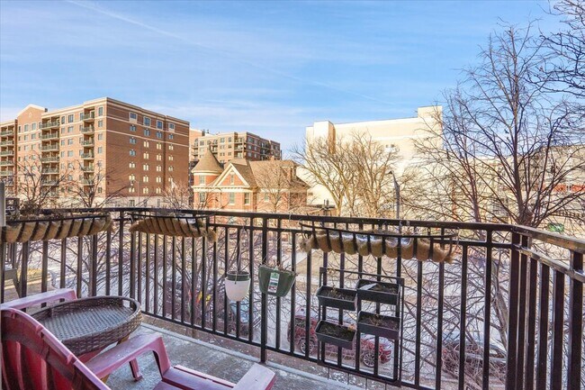 Building Photo - 815 Pearson St