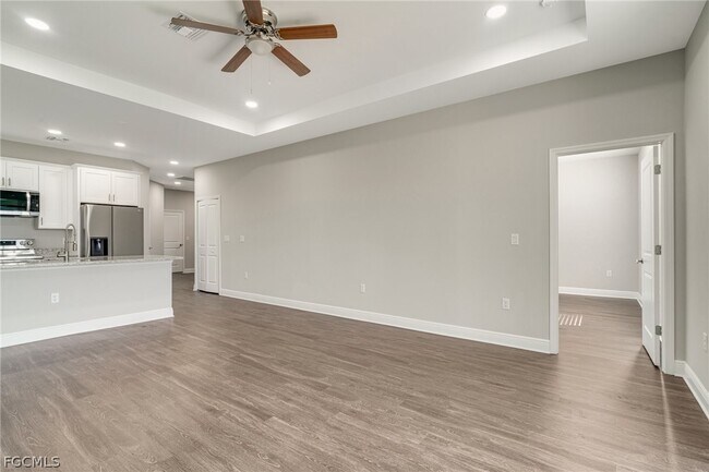 Building Photo - 809 Agnes Ave