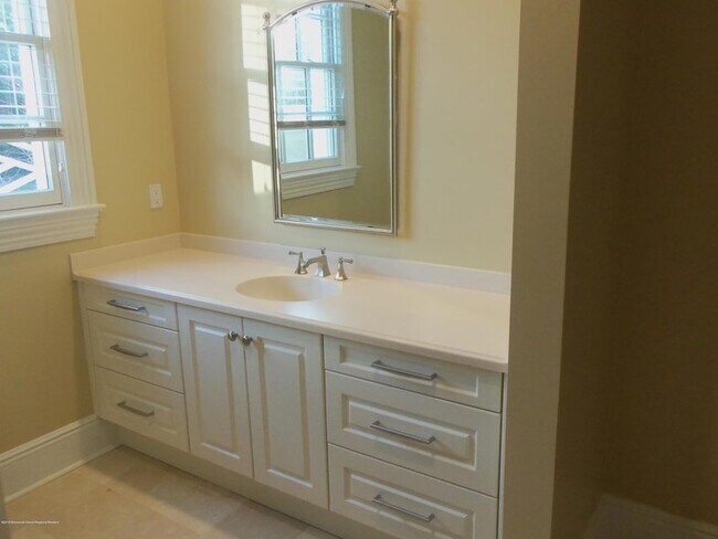 Building Photo - 1031 Oval Rd