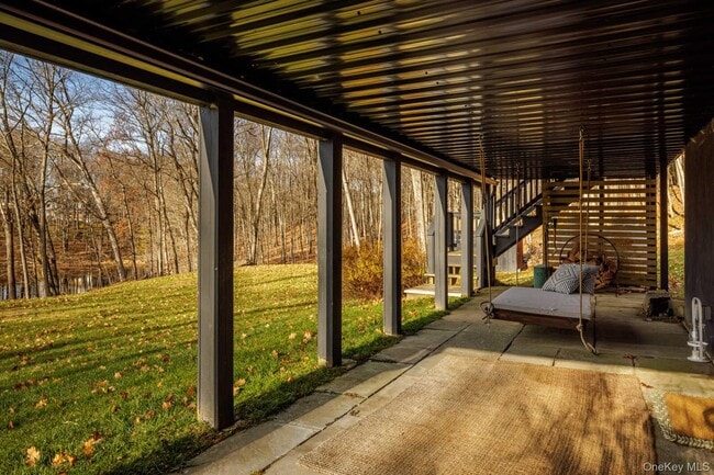 Building Photo - 407 White Schoolhouse Rd