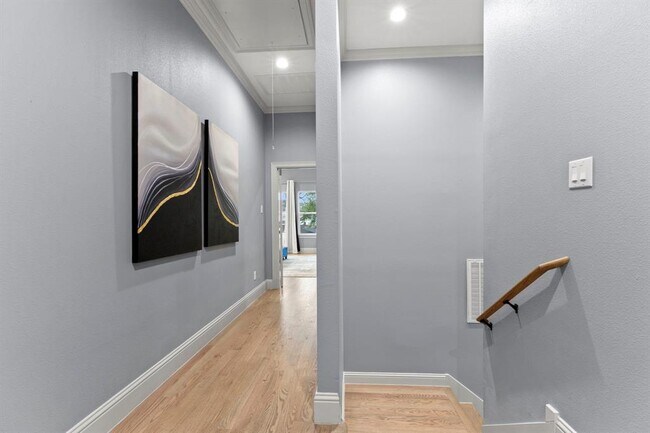 Building Photo - 2209 Silverbonnet St