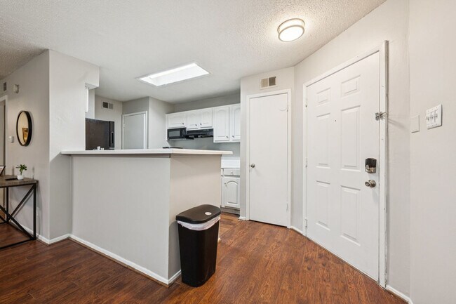 Building Photo - 3784 University Dr NW