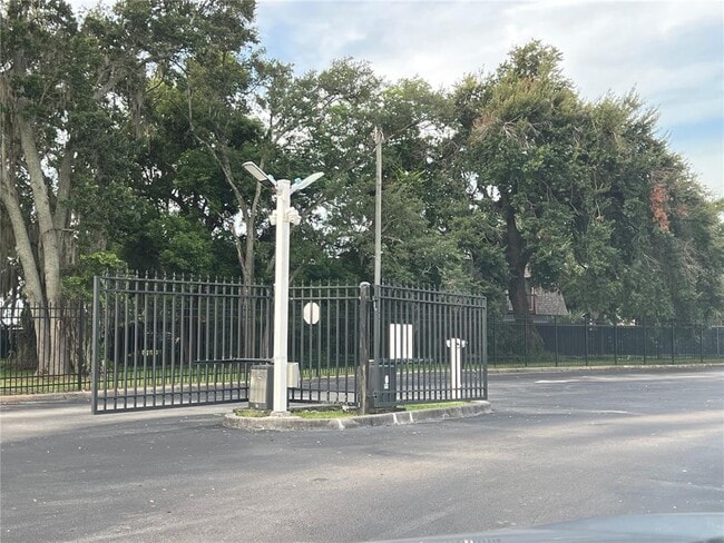 Building Photo - 2031 Claudia Ln