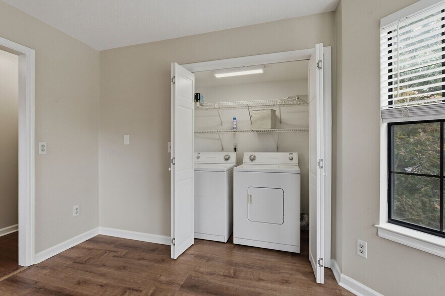 Building Photo - 515 Chesterfield Ave
