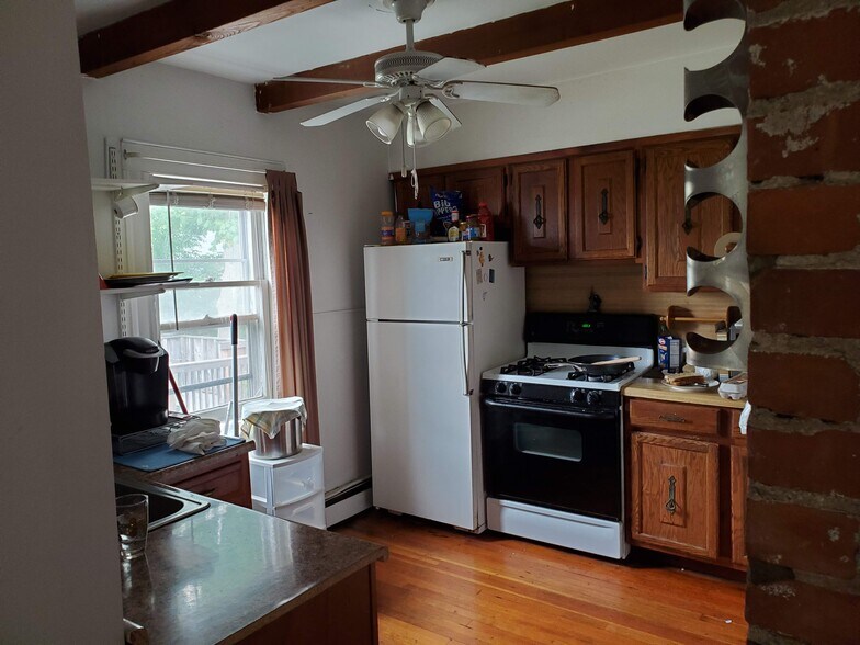 Building Photo - 1046 E Broadway