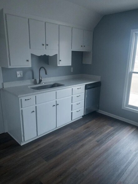 Kitchen - 2202 S Warren St