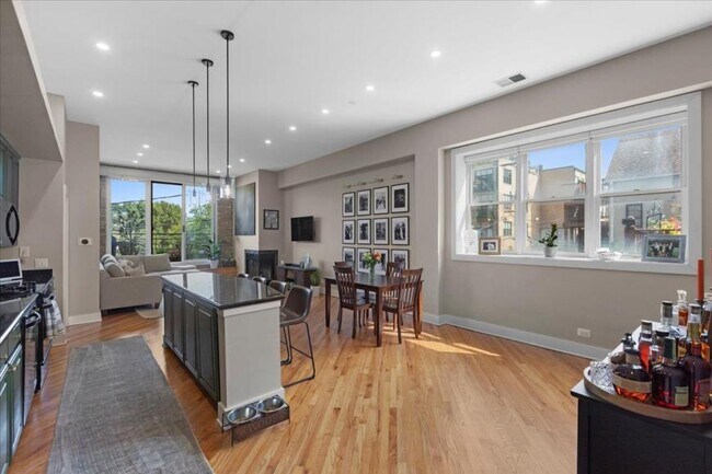Primary Photo - 2 bedroom in Chicago IL 60614