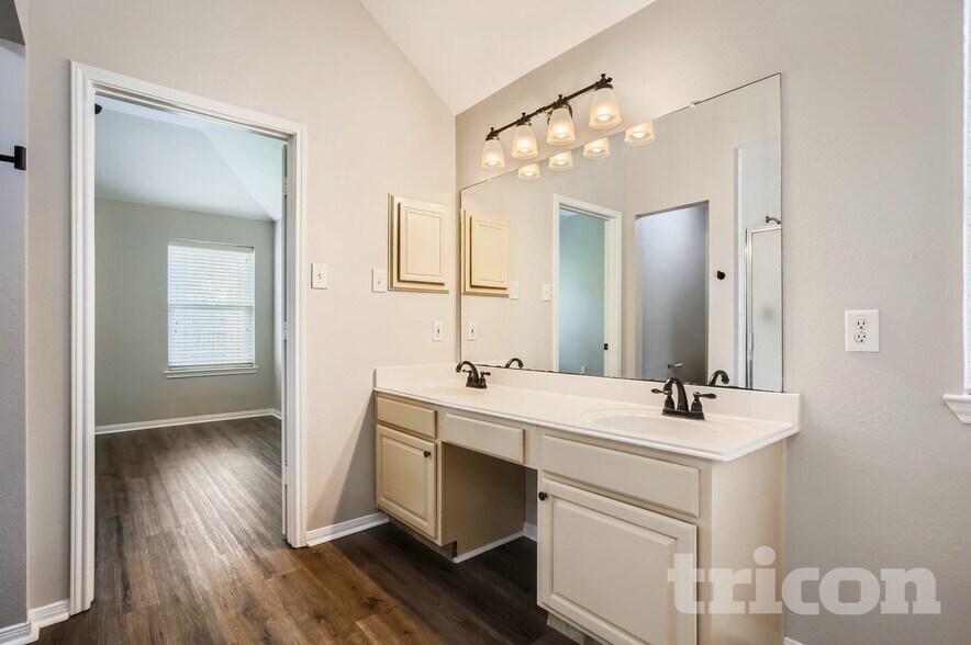 Building Photo - 814 Robins Way