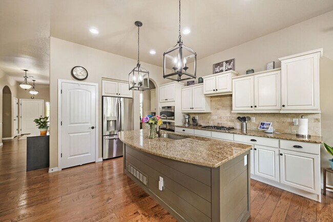 Building Photo - 6134 Rennert Dr