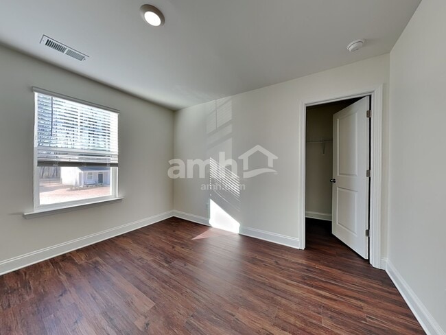 Building Photo - 623 Rivermist Dr