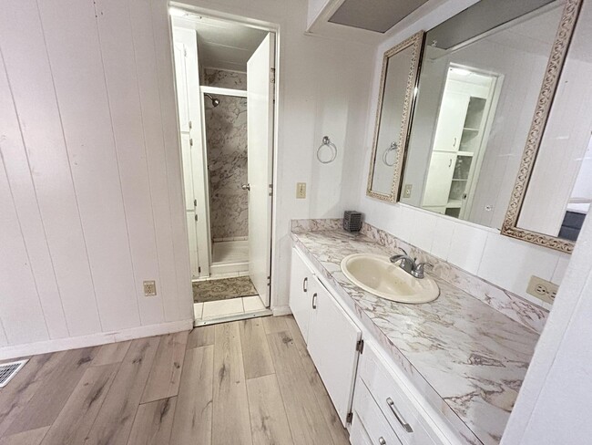 Building Photo - 8888 Kings Dr