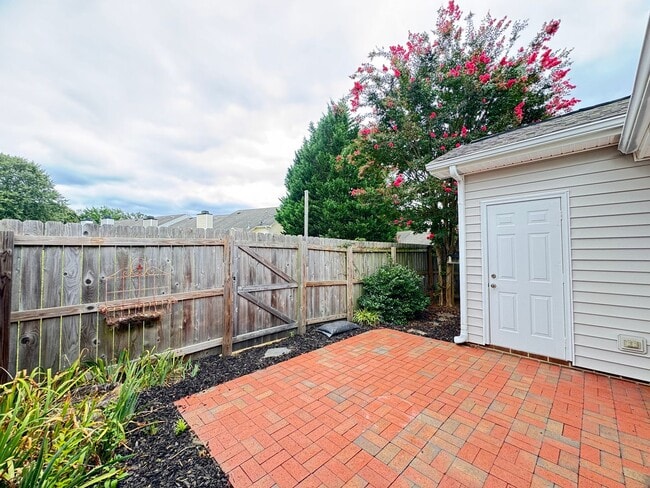 Building Photo - 2BR 2BA One Level Townhome with Garage