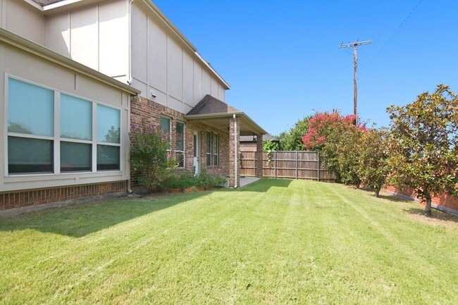Building Photo - 1819 Park Highland Way