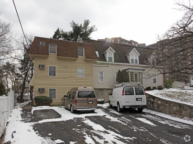 Building Photo - 33 Holcomb Ave
