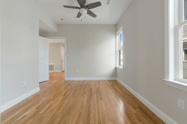 Building Photo - Renovated 4 bed 2 bath in Brighton!!!