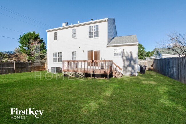 Building Photo - 2400 Devon Dr