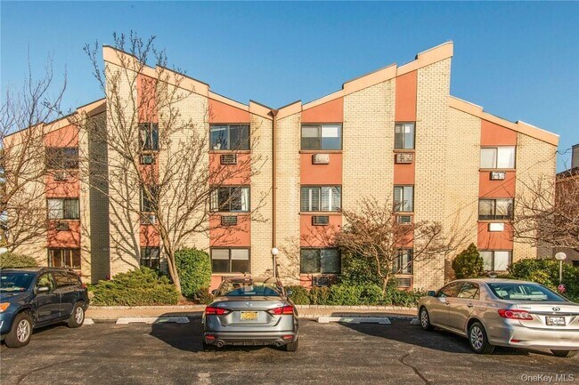 Building Photo - 1494 Shore Dr