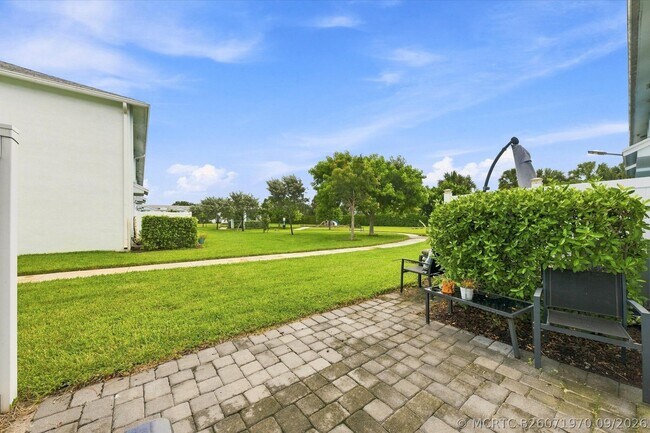 Building Photo - 6351 Sailpointe Ln