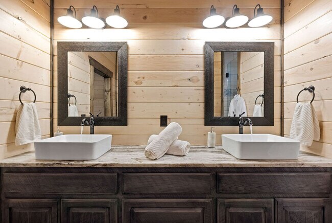 Building Photo - 222 Lost Creek Trl