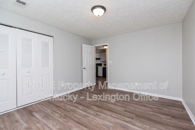 Building Photo - 360 Redding Rd