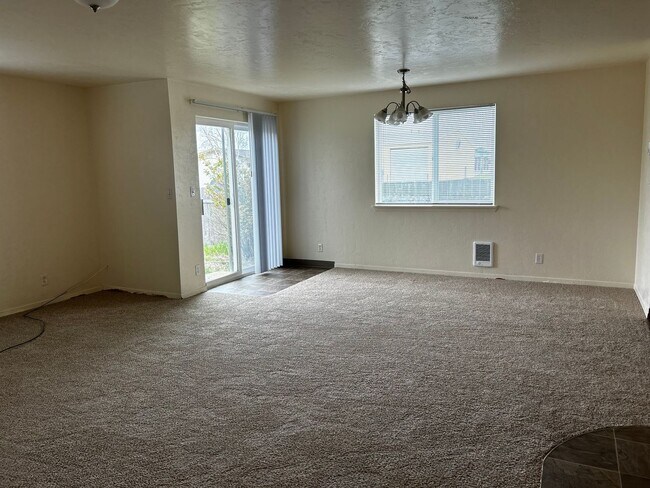 Building Photo - 858s9