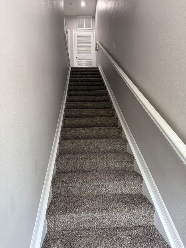 Building Photo - 3712 Avalon Park E Blvd