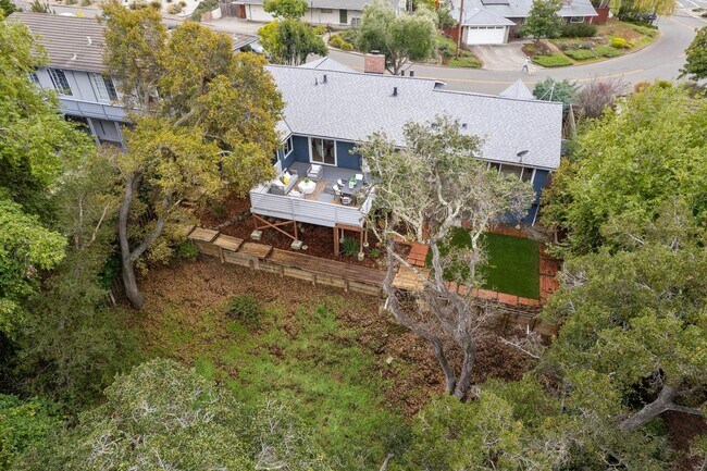 Building Photo - Updated Woodland Estates Home