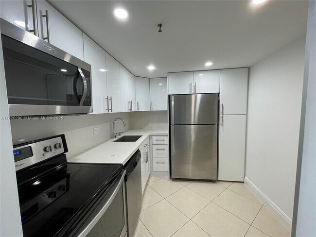 Building Photo - 20505 E Country Club Dr