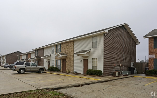 Building Photo - Bristoe Townhomes
