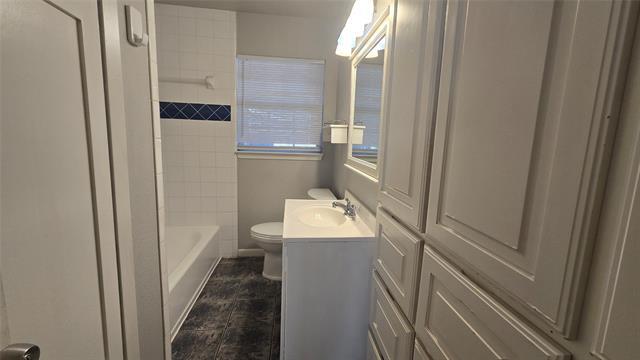 Building Photo - 4517 Rutland Ave