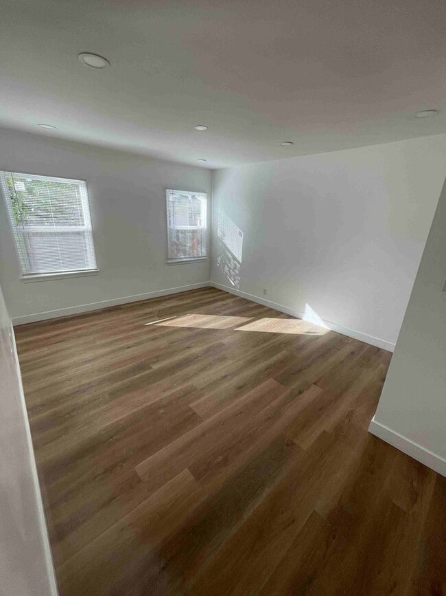 Building Photo - COMPLETELY REMODELED HOME IN QUIET AREA!