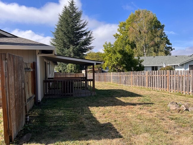 Building Photo - Snag This Rare Gem! 3 Bed, 2 Bath Ranch on a Large Lot