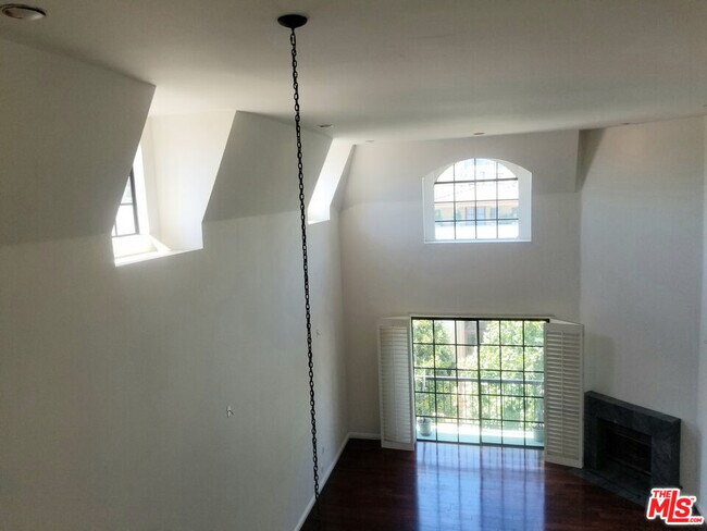 Building Photo - 10620 Eastborne Ave