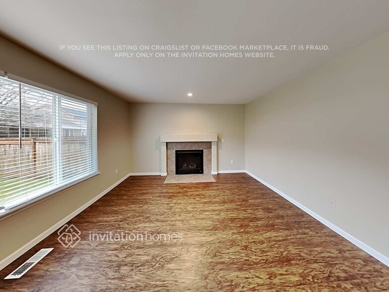 Building Photo - 1527 185th St E