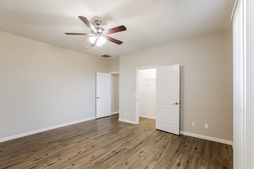 Building Photo - 10260 E Isleta Ave