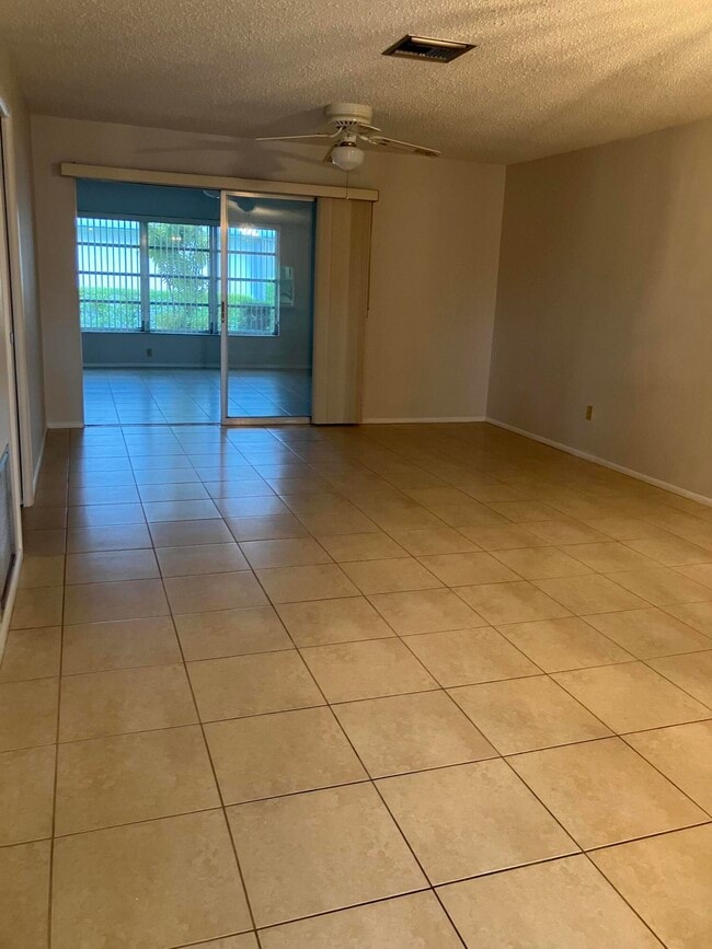 Building Photo - 2886 Fernley Dr E