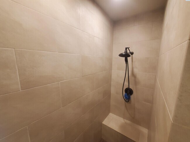 Building Photo - FOR RENT: West Pasco with heated inground ...