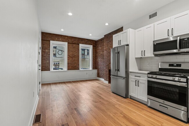 Building Photo - 108 8th St