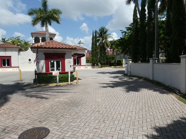 Building Photo - 6709 N Kendall Dr