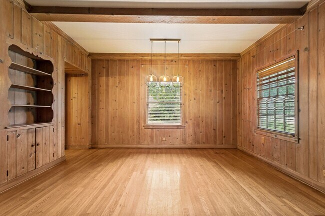 Building Photo - CHARMING ALAMO HEIGHTS COTTAGE