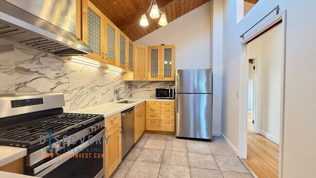 Building Photo - 1089 Warfield Ave