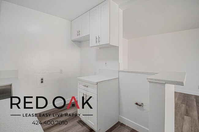 Building Photo - 4037 McLaughlin Ave